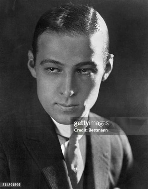 1,264 Rudolph Valentino Photos & High